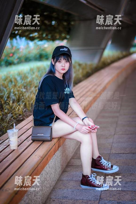 Akisoso秋楚楚JK合集：每一张都是一幅秋日的画，带着淡淡的忧伤与美好。