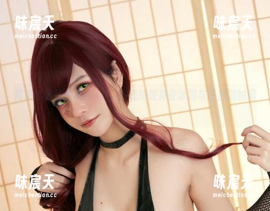 黑皮比基尼的Azami，在线捕捉那些冰凉与热烈的瞬间！