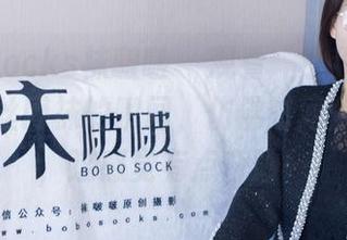 BoBoSocks袜啵啵 – 观看“小甜豆”穿黑色蕾丝网袜的瞬间，仿佛时间都静止了，这感觉有点奇妙…