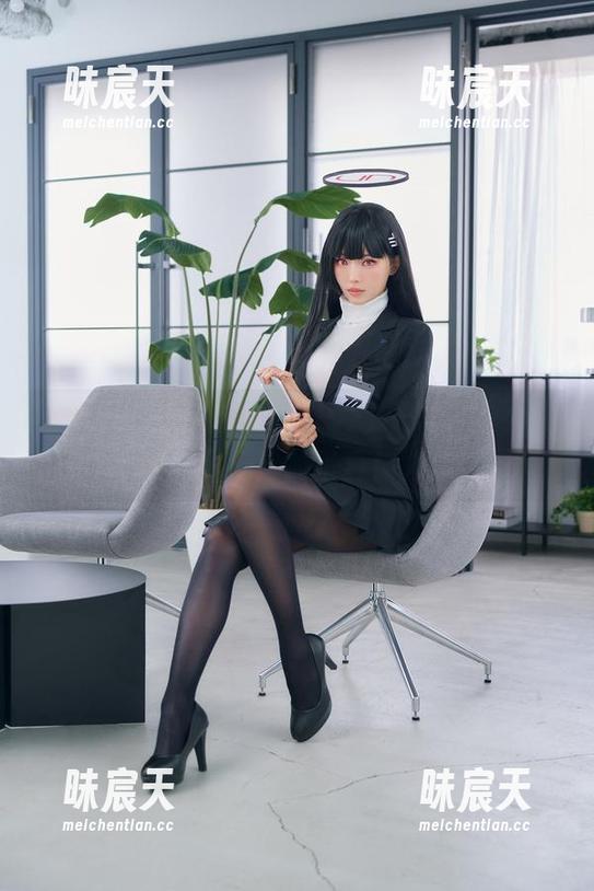 要壁纸还是要内衣？ElyEE子告诉你：我只要她的写真！