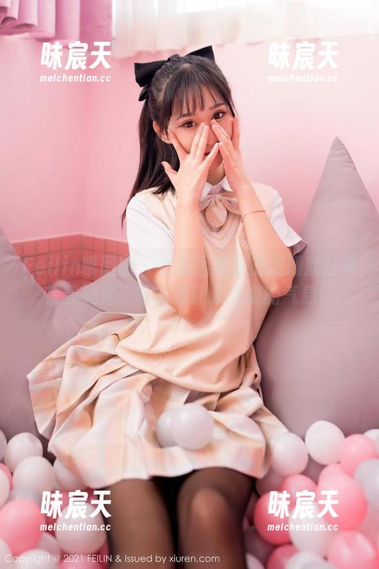 Feilin嗲囡囡 - 在线图集里的姗姗就打奥特曼美足，散发着让人心跳的气息！