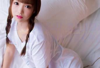 GIRLT果团网 – 来围观！酸酱兔的天使图包精选，看看光影如何玩弄身体曲线
