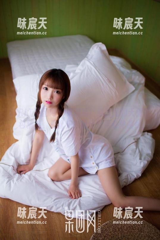 GIRLT果团网 - 来围观！酸酱兔的天使图包精选，看看光影如何玩弄身体曲线