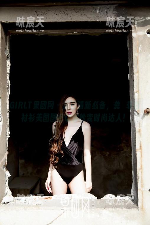 GIRLT果团网 - 夏日清新必备，龚玥菲白衬衫美图图包让你秒变时尚达人！