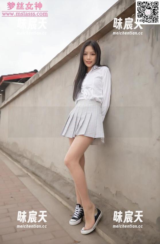 MSLASS梦丝女神 - 小朱茵最新写真，校园角落的幽默与温暖