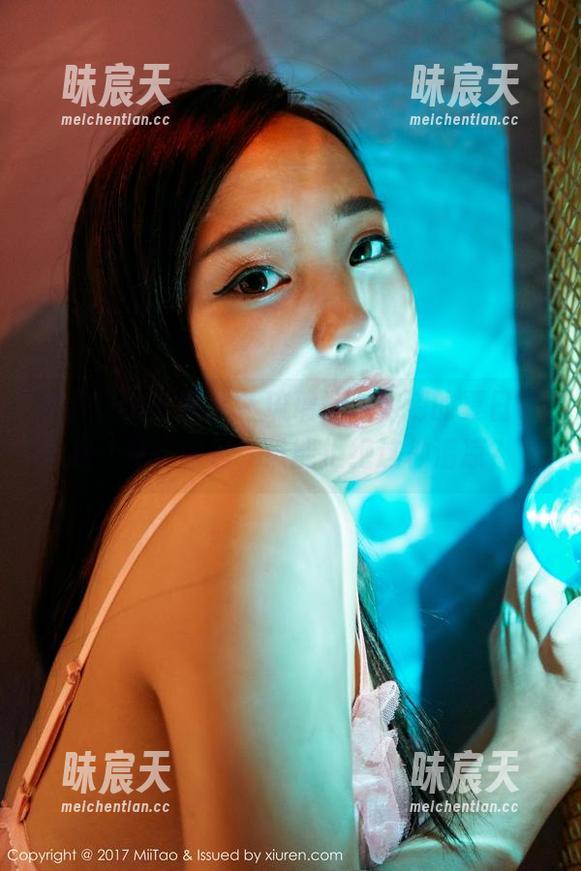MiiTao蜜桃社 - 琉璃lily泳池的夏日诱惑：全套图包，谁能拒绝这种清凉？