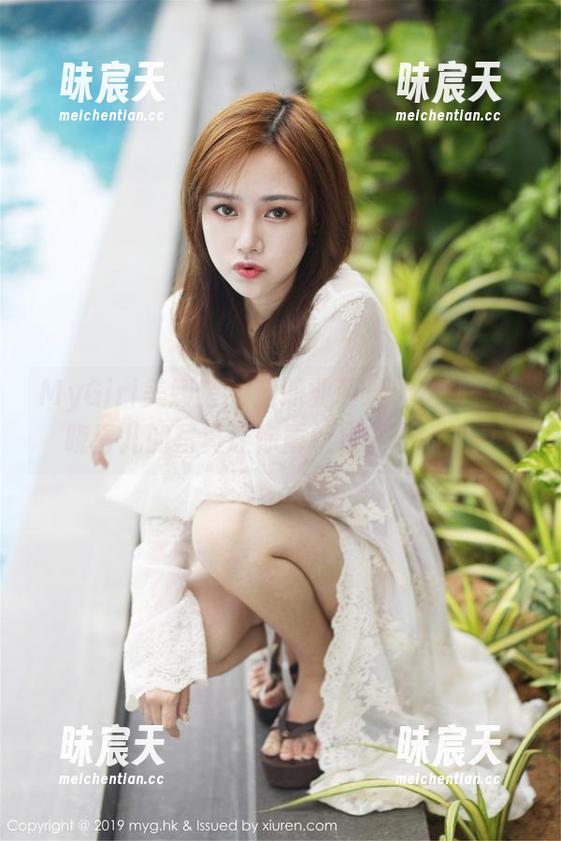 MyGirl美媛馆 - 当职业装遇上定制，杨晓青儿的写真让你重新定义职场魅力