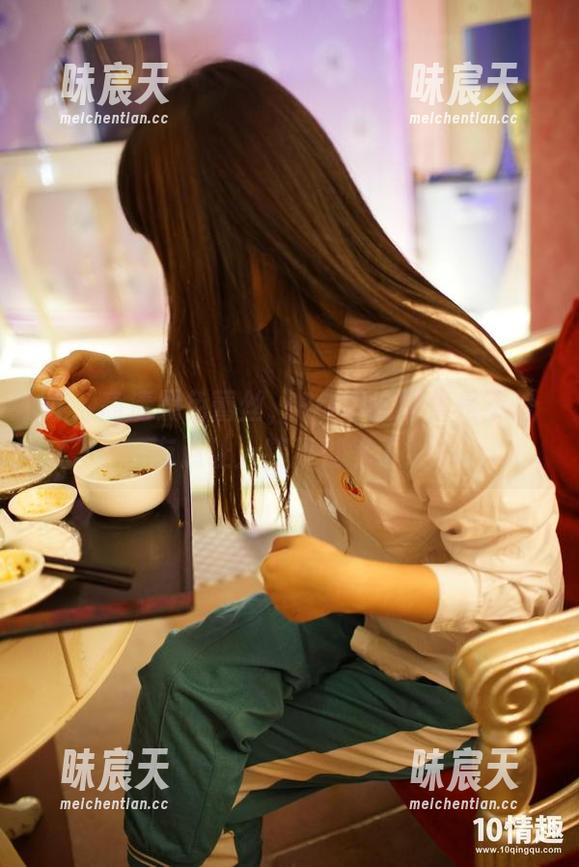 哇，高清黑色蕾丝，ROSI这图集是不是有点让人喘不过气了？