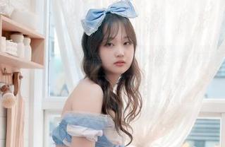 免费奉送！Sia(시아)白丝美图，不小心多看几眼就…啊，快停不下来了。
