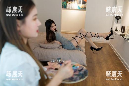微密圈 - Sia不吃鱼的私拍原图，仿佛紫色梦幻在耳边低语