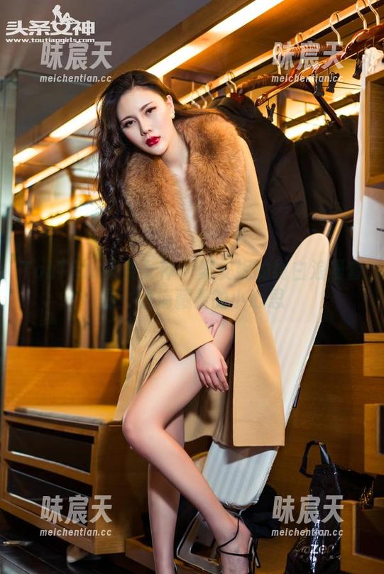 TouTiao头条女神 - 樊安妮的纯白浪漫套图：悄悄藏着的小心思