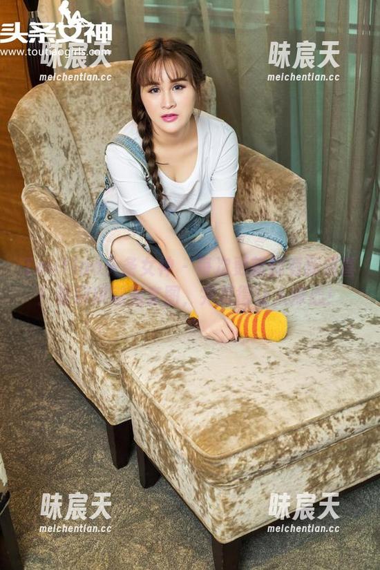 TouTiao头条女神 - 每次更新都有新惊喜！萌琪琪制服套图，完美得让人捧心！