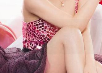UGirls尤果网 – 乔依琳的白裙：裙摆在风中摇曳，原图宛如梦境