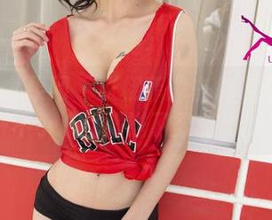 UGirls尤果网 – 张栩菲的白色瞬间合集：一不小心就陷进了柔和的梦里