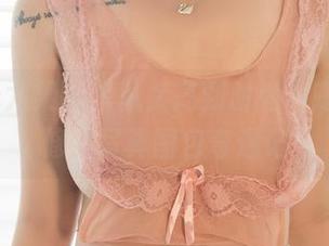 UGirls尤果网 – 从梵高到时尚，陈宝拉的修女写真图包奇遇记