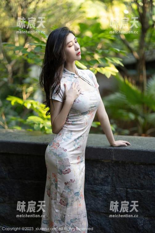 Xiuren秀人网 - 王馨瑶yanni的制服魔法，美图图包让你不由自主地心动。