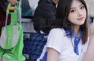 Xiuren秀人网 – 沉迷顾楚楚的夏日：图片与资源交织，欲望拉扯的边缘