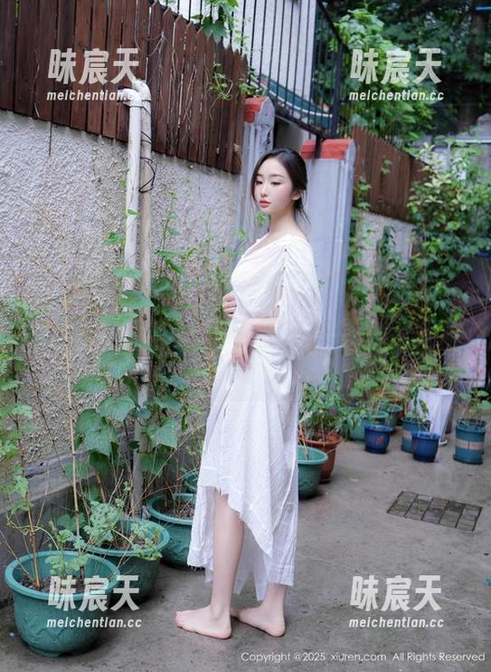 Xiuren秀人网 - 黄歆苑白色写真：这光线也太贴心了吧，简直是我心里的那个白马王子！