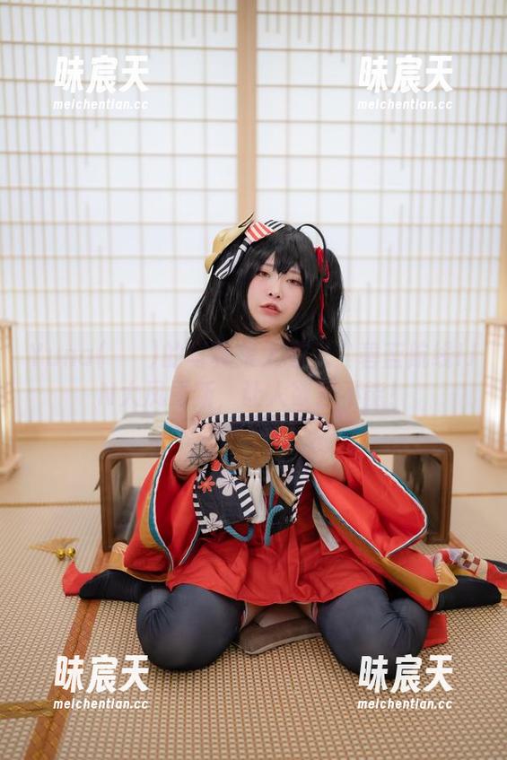 Yuna(윤아)的写真集大曝光：碧蓝航线IJN大凤更新，让人欲罢不能！