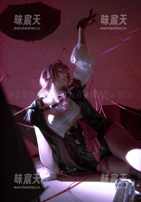 办公室也能这么美？w百合欧皇子w的COS作品点评！
