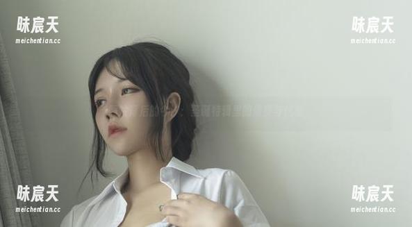 照片背后的今汐：圣诞特辑里的俏皮与优雅