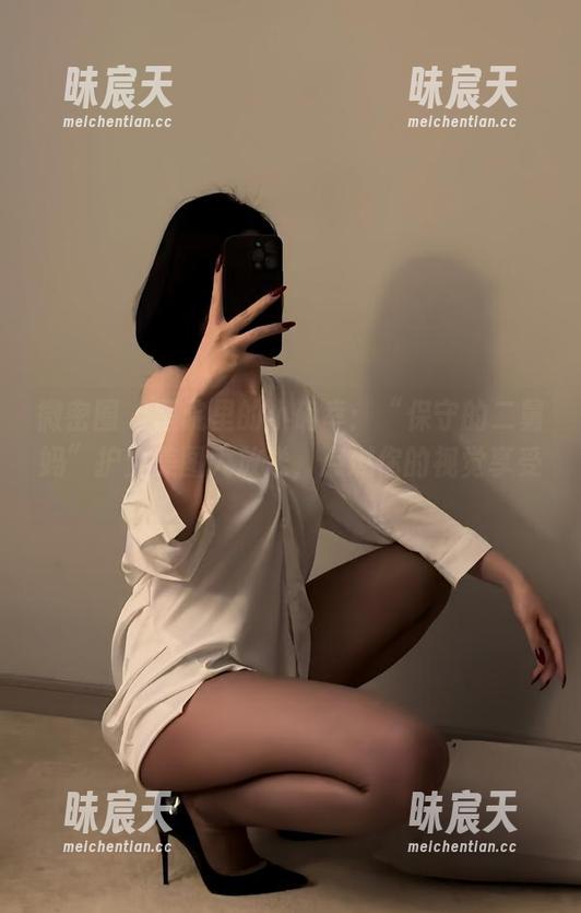 微密圈 - 医院里的小确幸：“保守的二舅妈”护士美图大放送，点燃你的视觉享受。