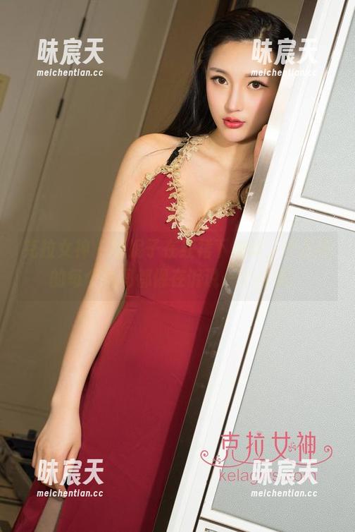 克拉女神 - 看妮子在红裙下舞动，作品间的每个瞬间都像在诉说一个故事。