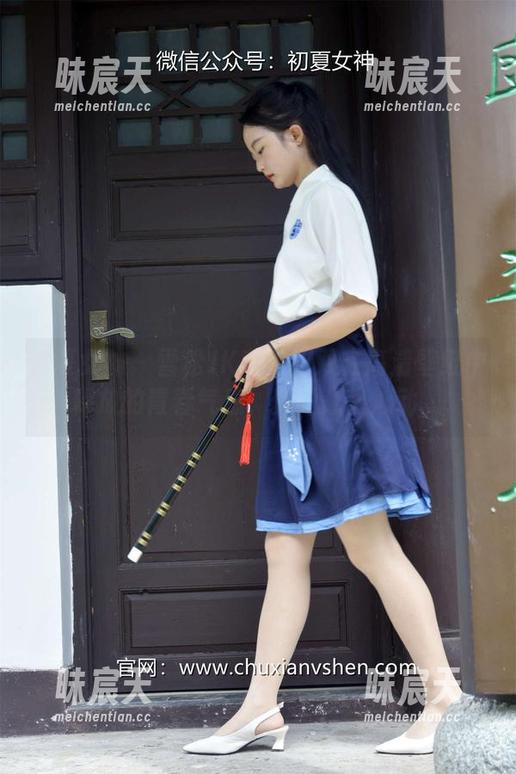 初夏女神 - 雪松JK套：双双在高清壁纸中释放的青春气息，真是让人心动。