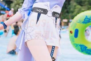 南宫的温柔睡衣COS：你绝对值得下载的瞬间！