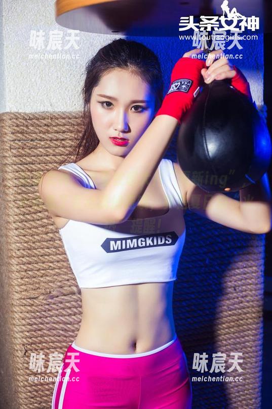 头条女神 - 文雪性感大片“更新ing”，小心看了会心跳加速哦，真是夏日的“火热”提醒！
