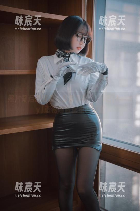 照片背后的故事：孙乐乐(손예은)在[Loozy]恋物咖啡馆里的奇遇