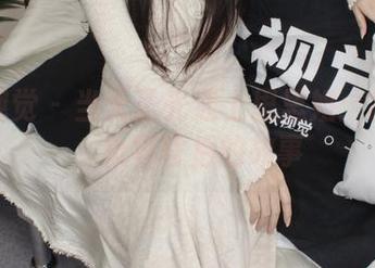小众视觉 – 当无圣光遇上思思姐：裤里丝，妆容背后的故事
