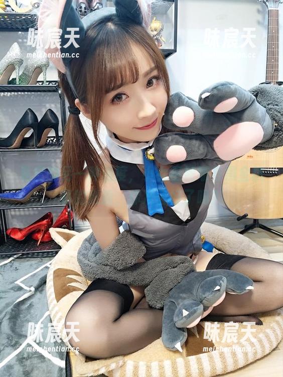 私房的另一种温度，小女巫露娜与黑金执事的邂逅，你准备好了吗？