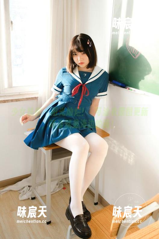 少女秩序 - 阳光灿烂！晞可泳衣原图更新，简直就是海边的画！