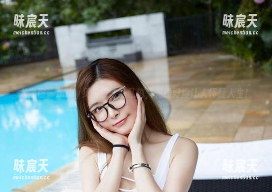 尤物馆 - baby贝贝的泳装私拍，光线好得让人怀疑人生！
