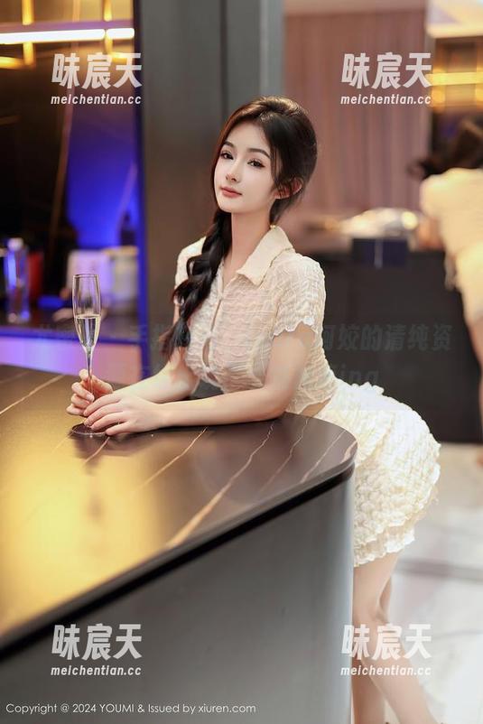 尤蜜荟 - 手指轻点，laura阿姣的清纯资源在线出现，心跳加速ing