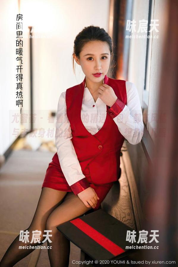 尤蜜荟 - 看看娜露的精选图包，都市风情与丰腴身材的结合，简直让人想多看几眼！