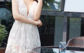 尤蜜荟 – 再也不想出门了！林妙妙的裤里丝套图大放送
