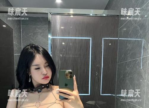 微密圈 - 张鑫baby的黑色束带镂空Play图集更新：来看看这条束带怎么玩出花样！