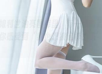 在抖娘利世油亮图库里，每一张高清写真都让你感受到‘我也想被这样点亮’的冲动！