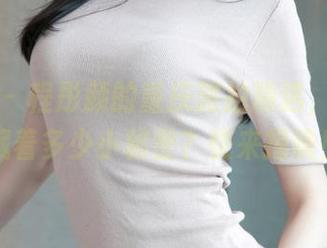 推女神 – 程彤颜的重庆旅拍精选，照片里藏着多少小秘密？快来揭晓！