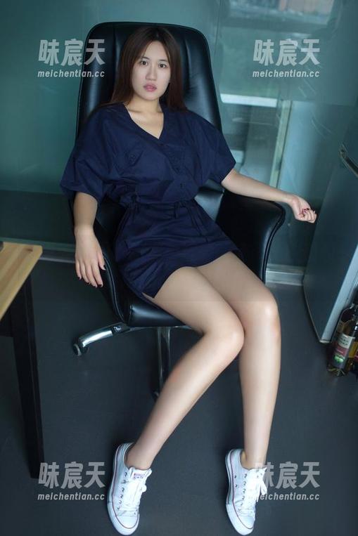 推女郎 - 闲聊的最佳选择：娜露的教室和她那些撩人的套图作品