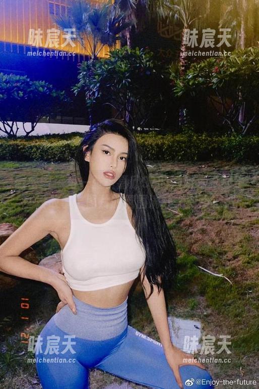 微密圈 - 每一张李嘉欣97的御姐写真都是一段故事，图片的氛围满分，有点小撩