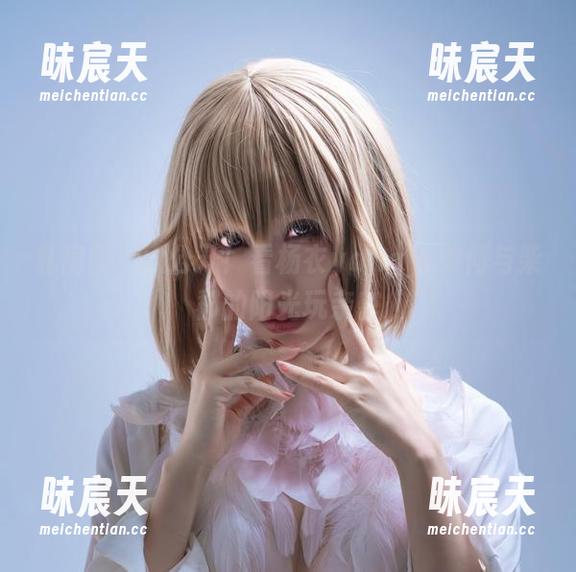私房图片大公开！看杨衣yangyi如何与柴郡的阳光玩亲密