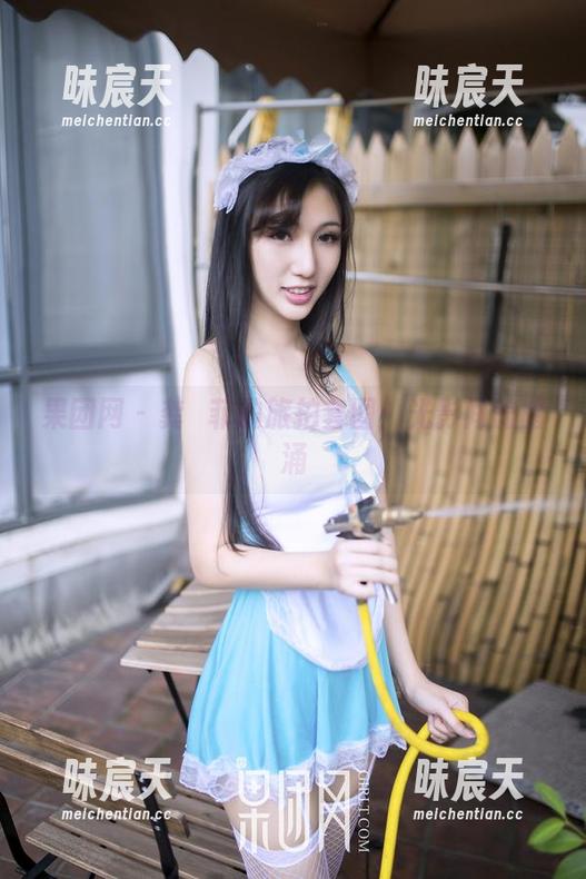 果团网 - 龚玥菲的旅拍套图：光影间的暗涌