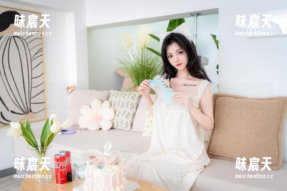 当桃良阿宅遇上女王，全套图片让你感受什么叫女神降临！