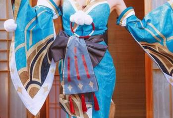 定制写真体验：桜桃喵的花见巫女让你心动不已