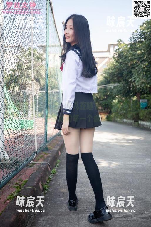 梦丝女神 - “看，乔儿在睡衣中活得多自在！”分享她的每一个慵懒瞬间