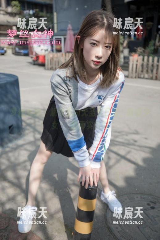 梦丝女神 - 超市里的无圣光日常，吃货少女玥玥的真实瞬间