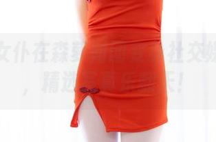 当黑丝女仆在森萝财团变身社交媒体女神，精选写真乐翻天！